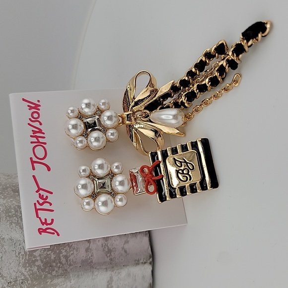 Betsey Johnson Earrings Perfume Bottle and Bow - Picture 5 of 5